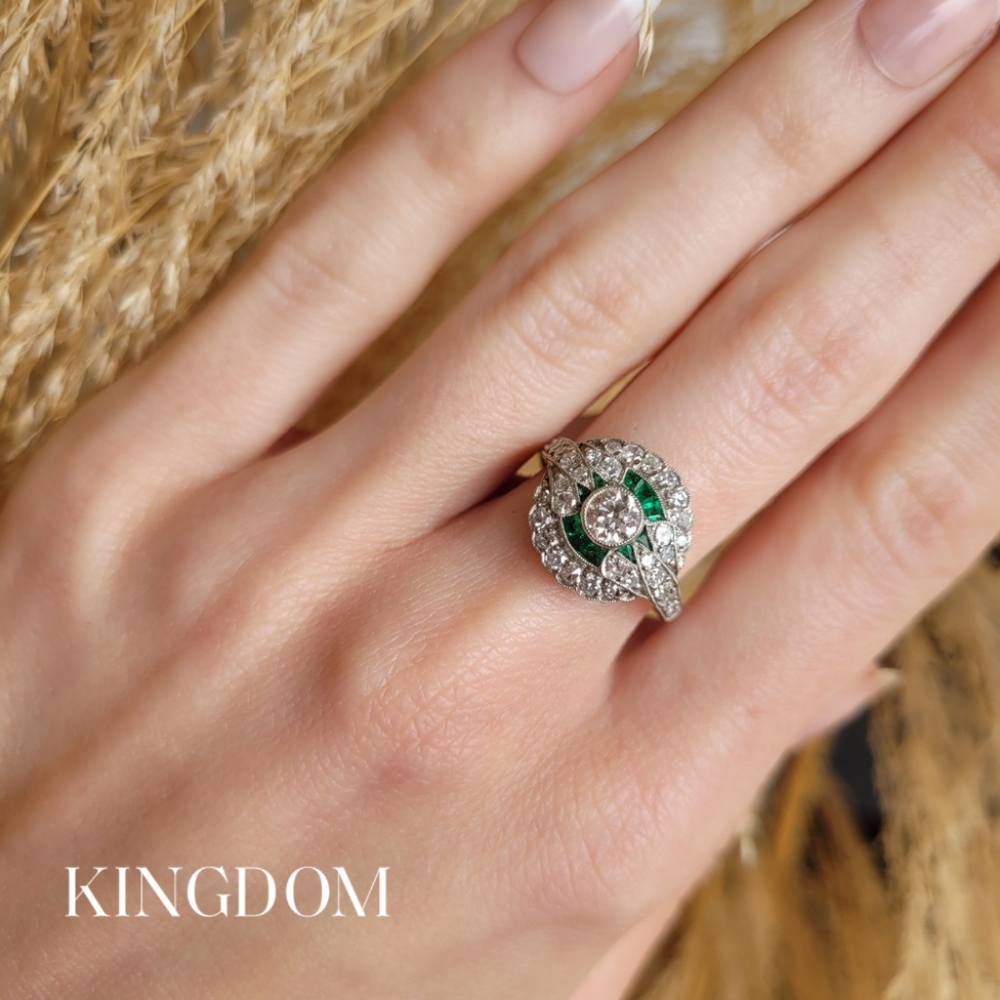 Stunning Antique Deco Emerald Ring